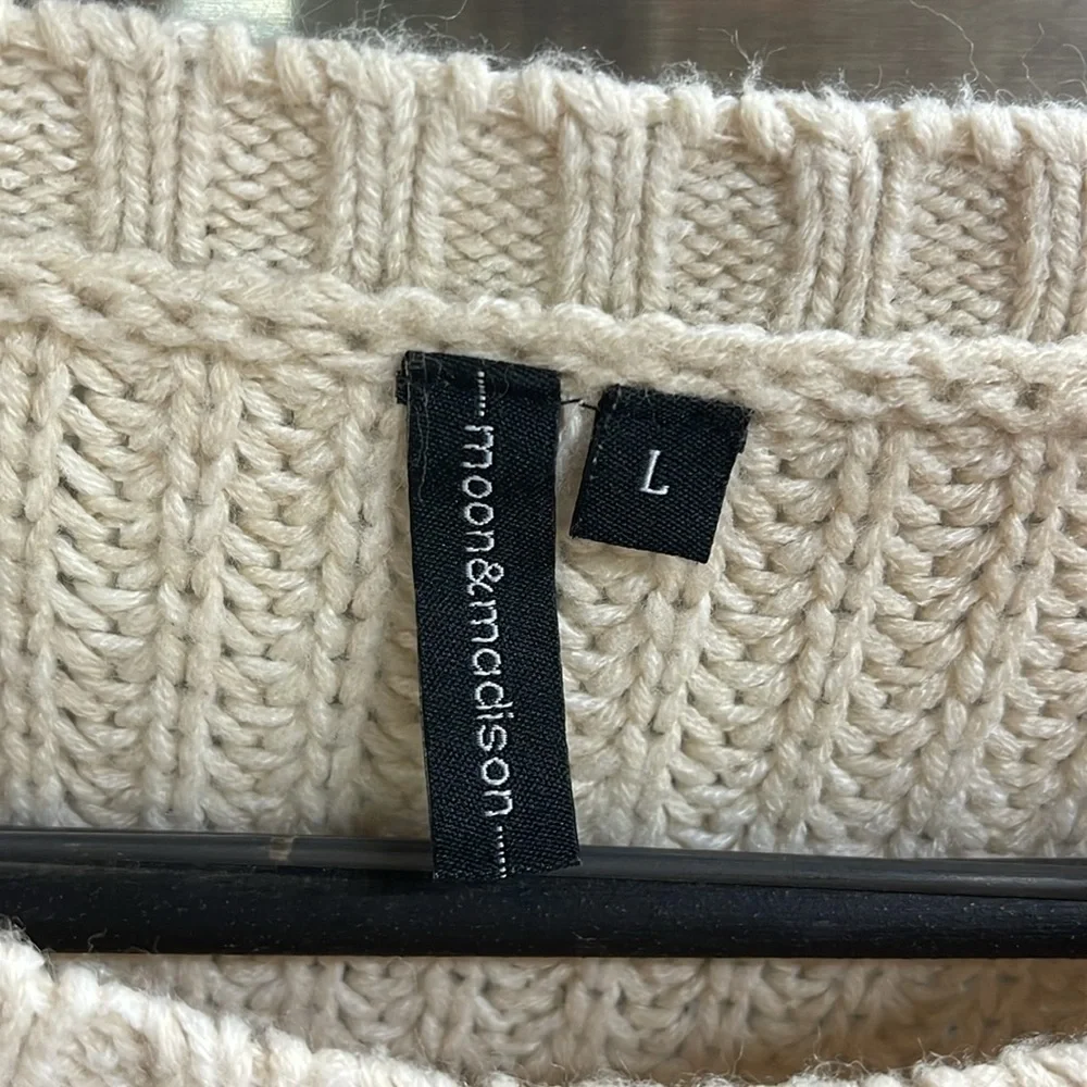 Moon & Madison‎ oatmeal color knit sweater, women’s Size Large decor long sleeve